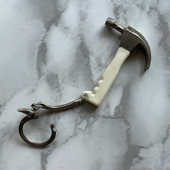 Vintage Hammer / too keychain - metal and plastic material - Picture 2 of 4
